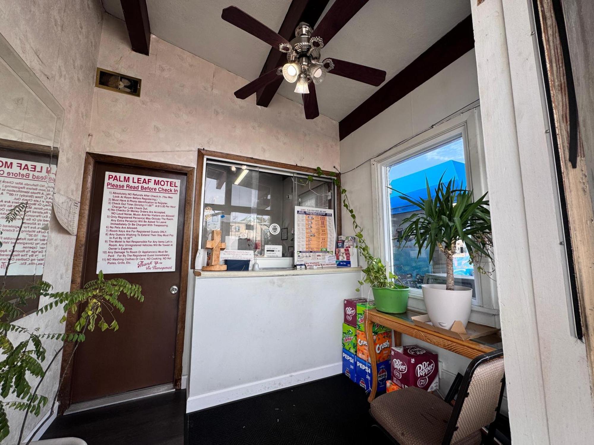 Oyo Palm Leaf Motel Ashland Exterior photo