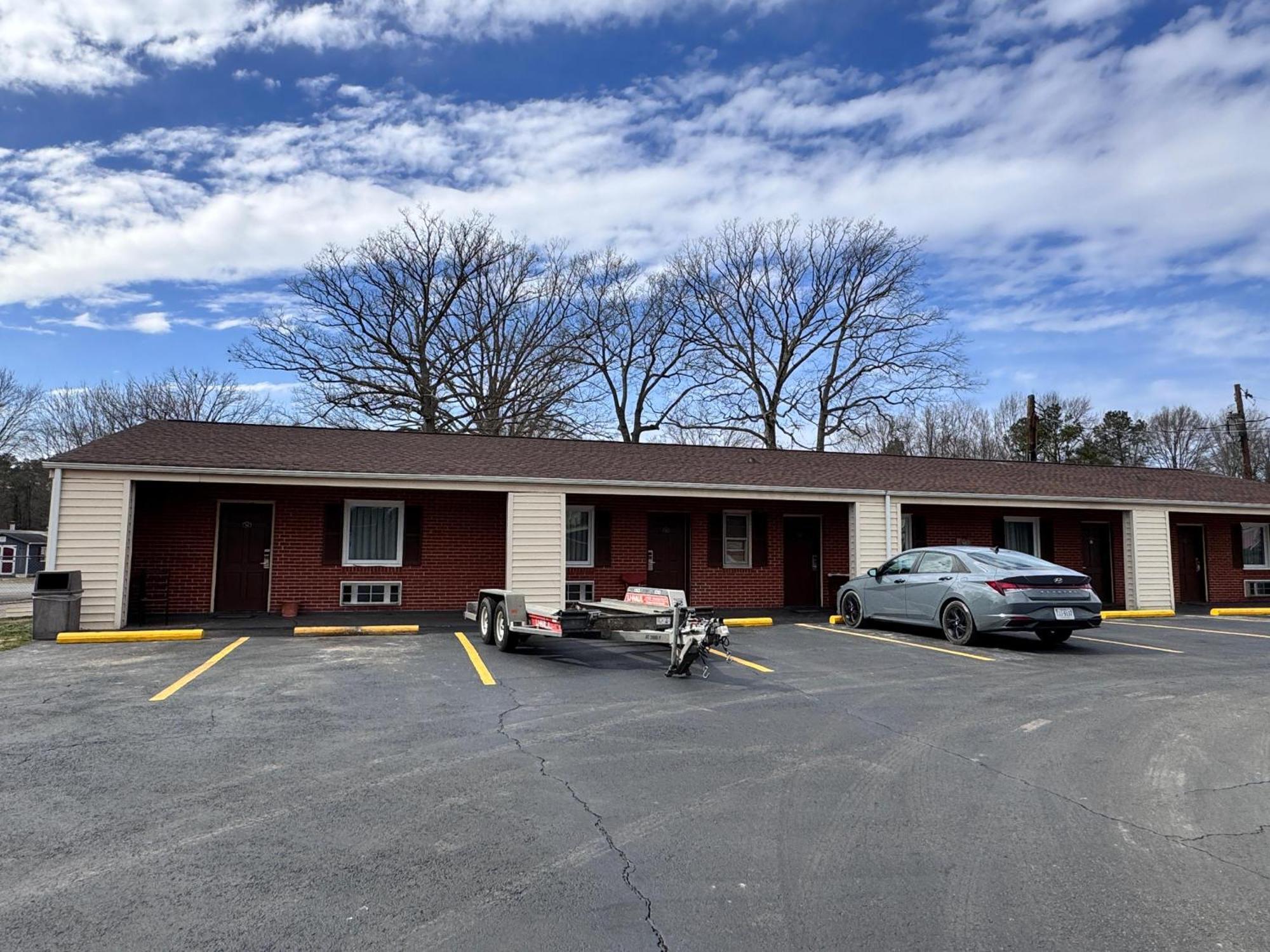 Oyo Palm Leaf Motel Ashland Exterior photo