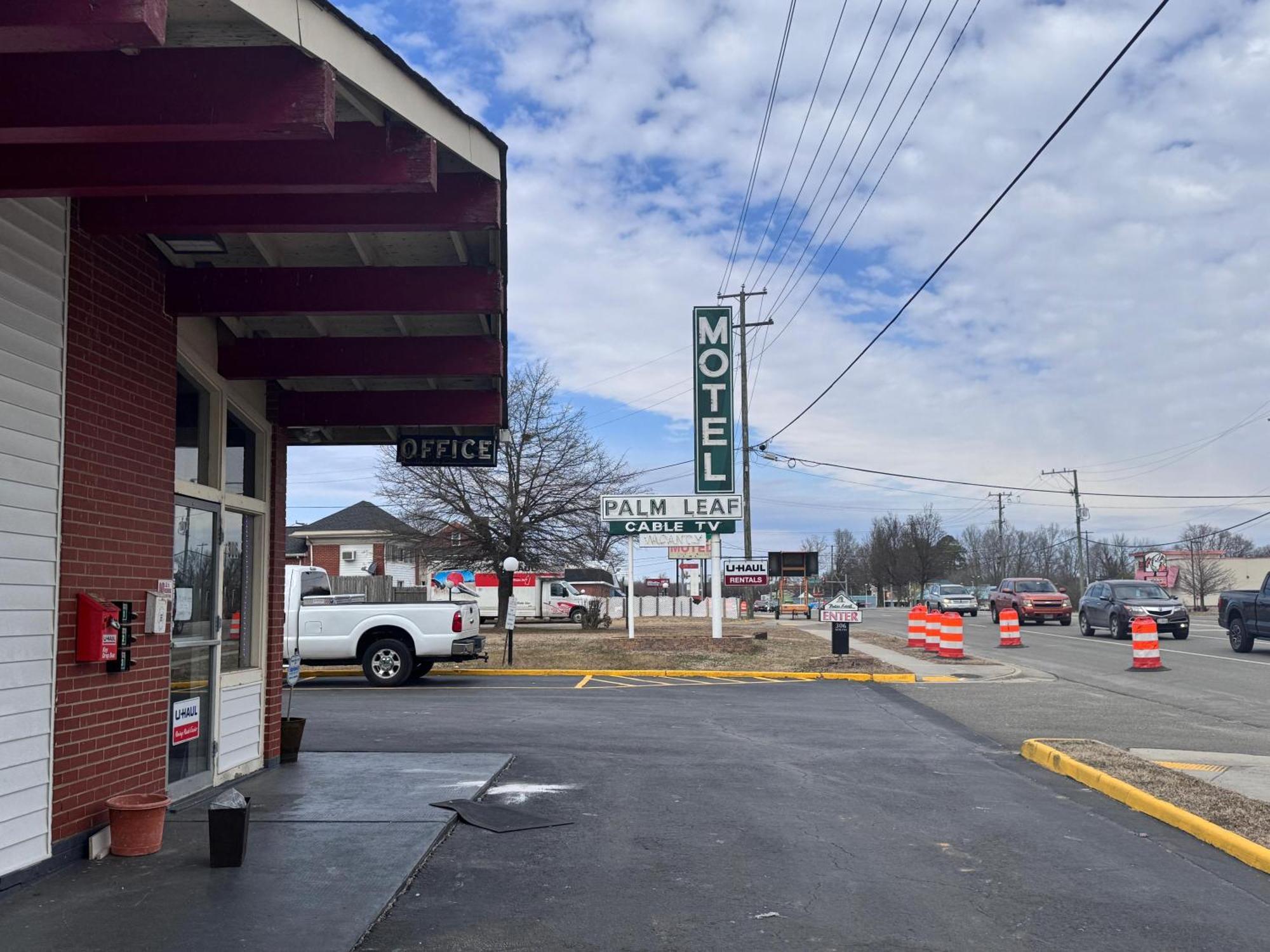 Oyo Palm Leaf Motel Ashland Exterior photo