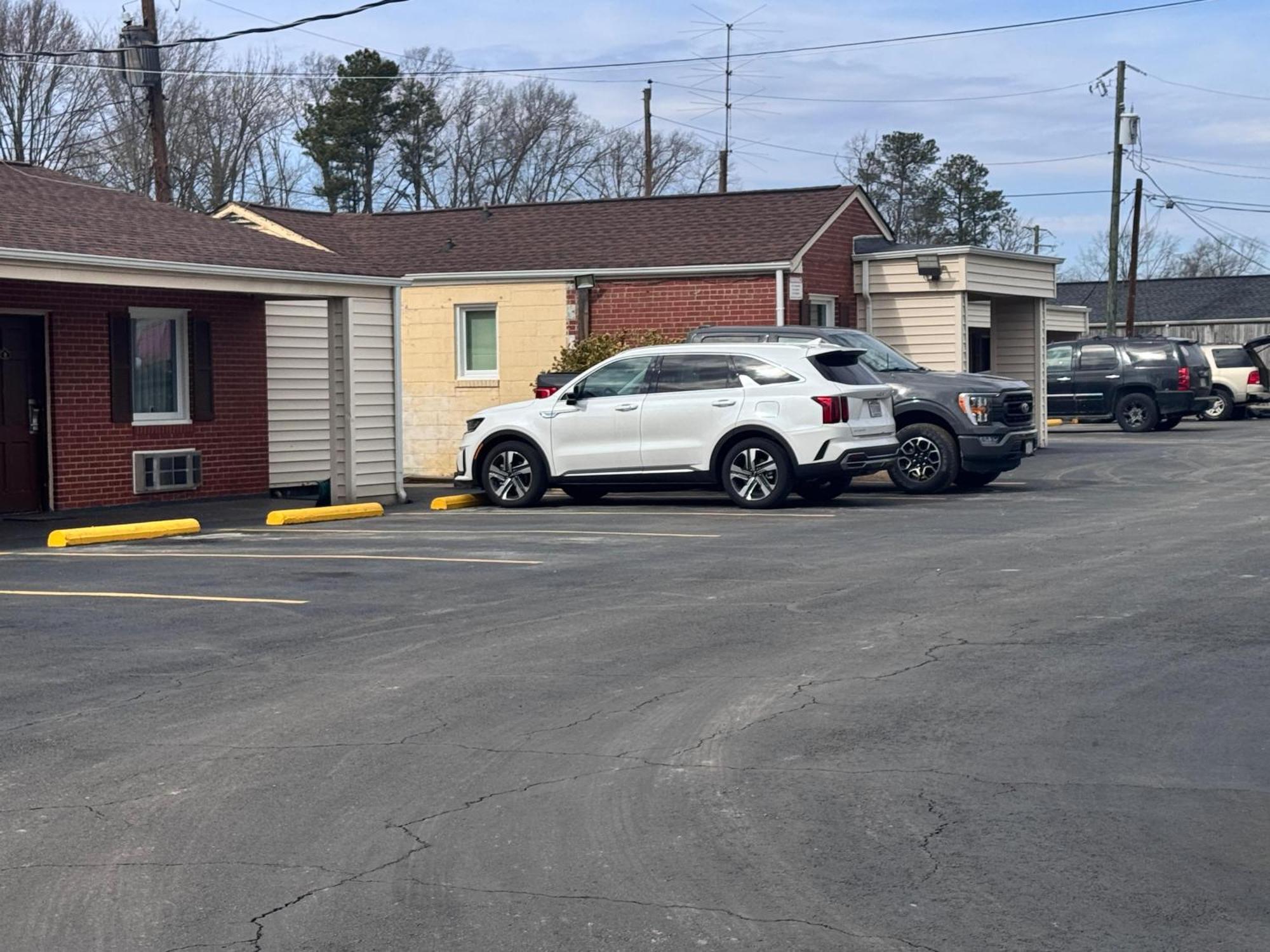 Oyo Palm Leaf Motel Ashland Exterior photo