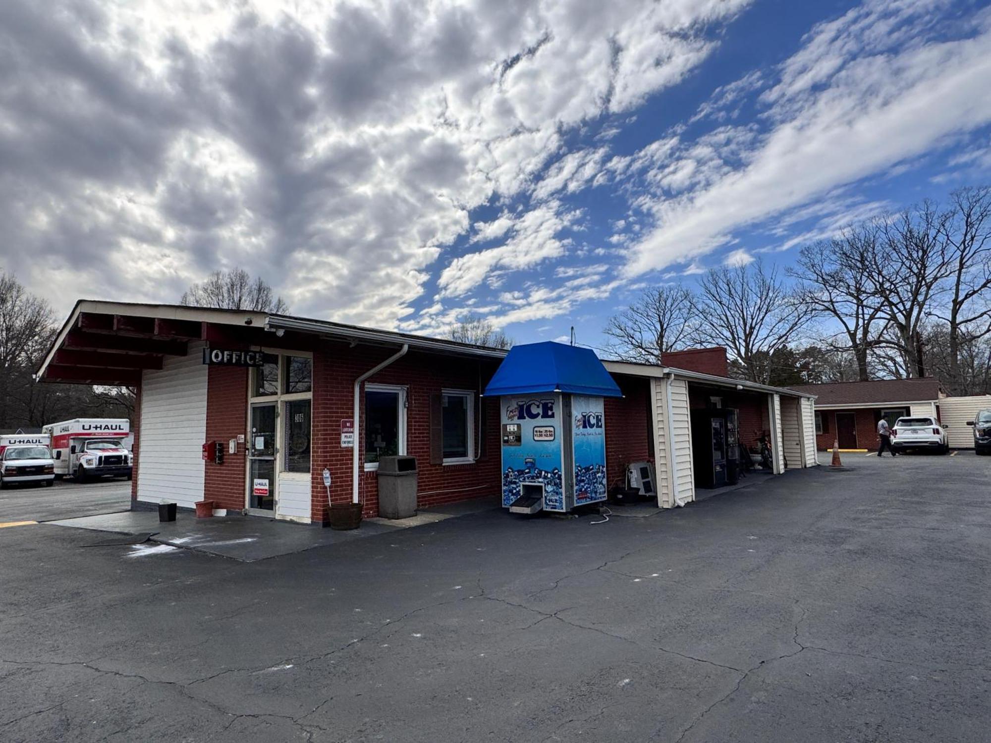 Oyo Palm Leaf Motel Ashland Exterior photo
