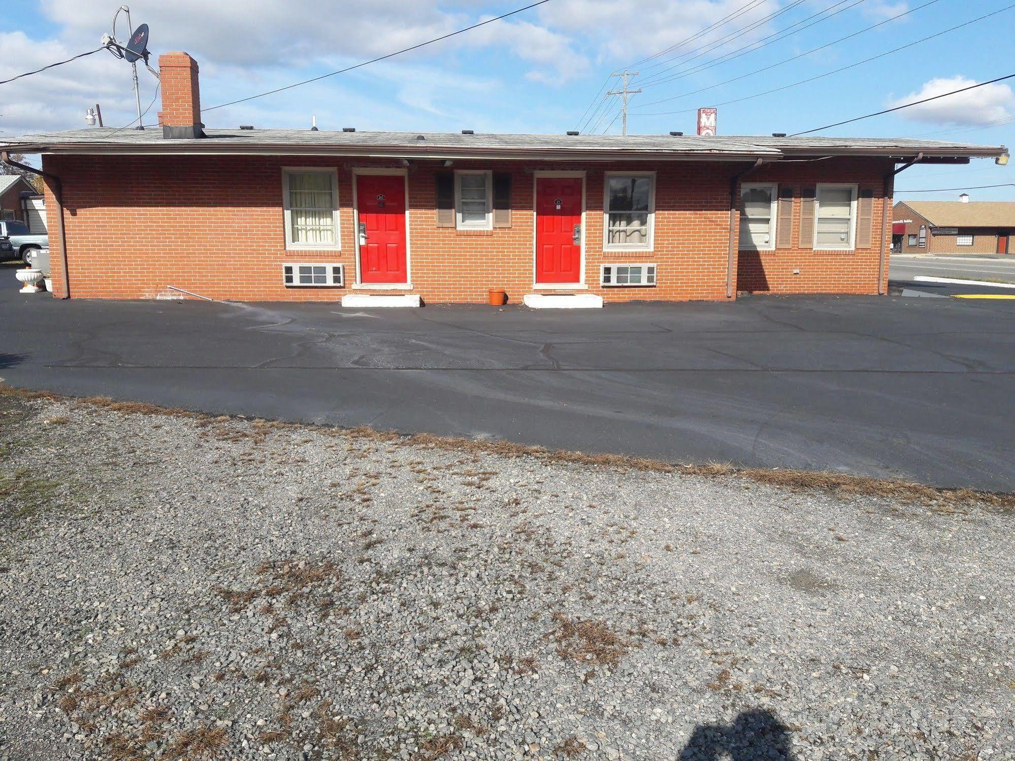 Oyo Palm Leaf Motel Ashland Exterior photo